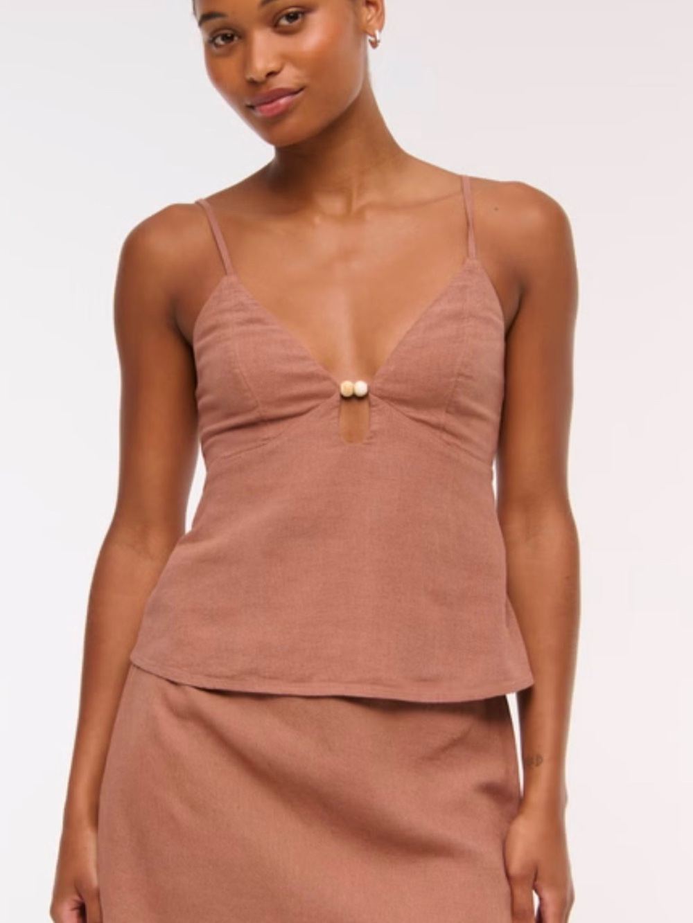 Abercrombie & Fitch
Linen-Blend Beaded Cami V-Neck Tank Top in Dusty Rose